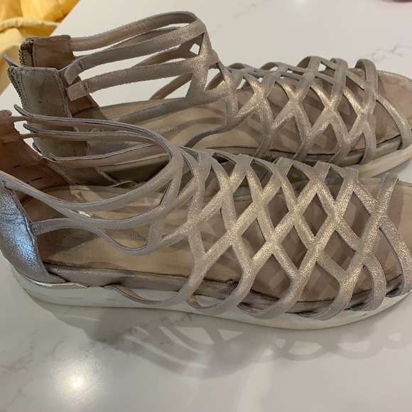 The Wishbone Collection sandals - Picture 4 of 5